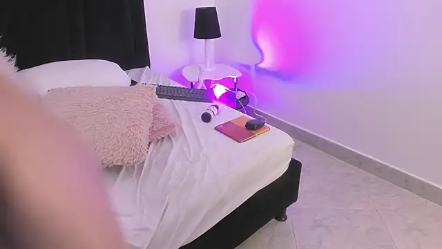 Naugthy_SaraのライブXXXチャット