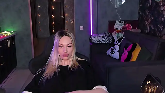 XXX chat uživo modela Blckmirrorr