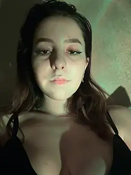 Show modela Anoraaa8A na web-kameri