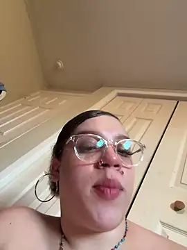 Czat XXX na żywo – QueenNuttCollector