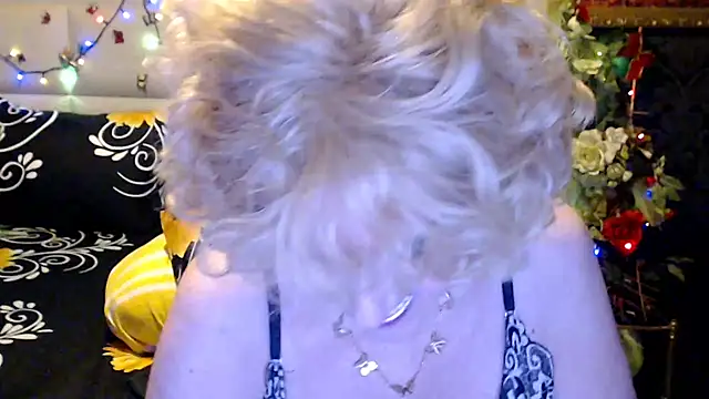 HappyWomanOn's Webcam Show