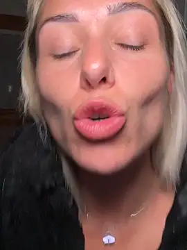 petrouchkaaa_'s Live XXX Chat