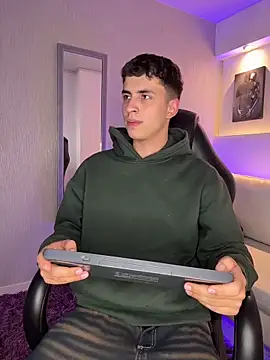 AdrianRinaldi Webcam Show