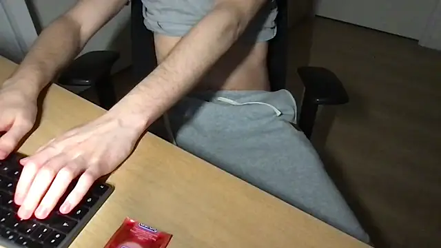 Онлайн чат XXX FrenchBoy270