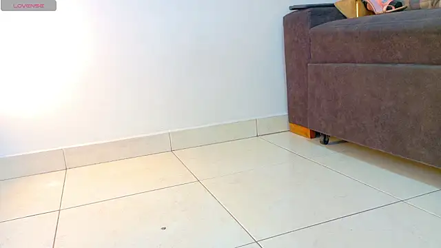 RiriiBrunette__ élő XXX-chatje