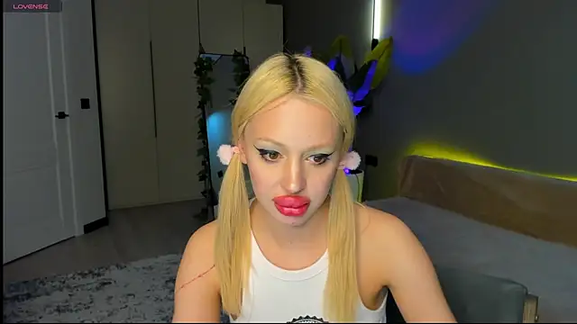 Luna_Beverly Adlı Modelin Canlı XXX Sohbeti