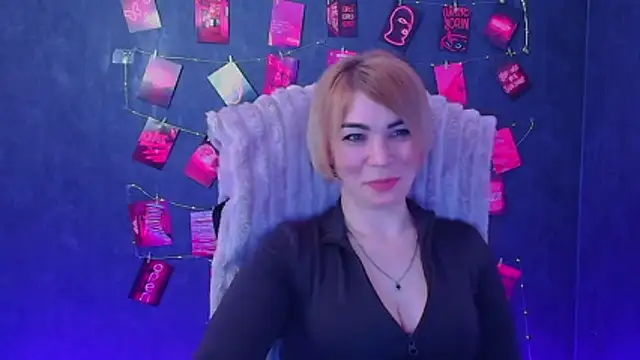 دردشة CuttieEmma الجنسية المباشرة