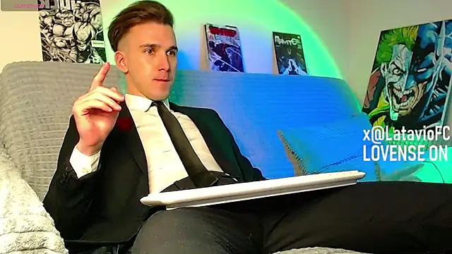 Midnighter_ Show Webcam