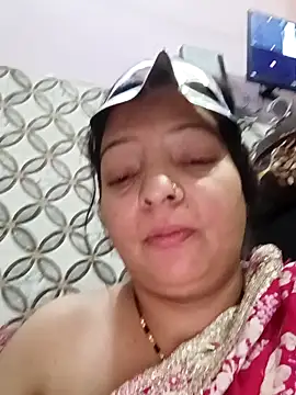 Show modela Gujju_bhabhi69 na web-kameri