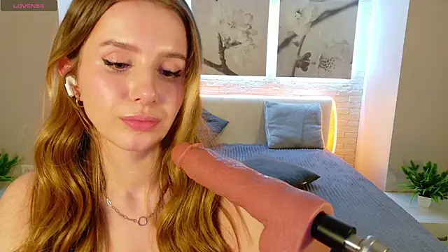 Betty_June Chat XXX in diretta