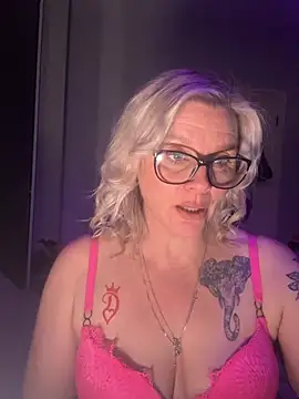 Curvy-Cleo Chat XXX live