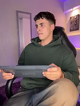 AdrianRinaldi 在線直播表演