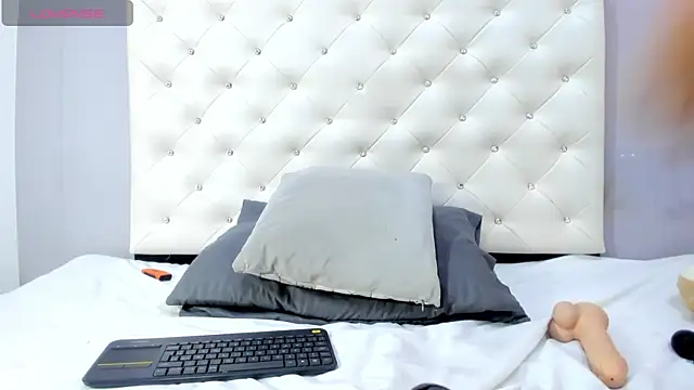 NICOLSKINNY1 Show Webcam