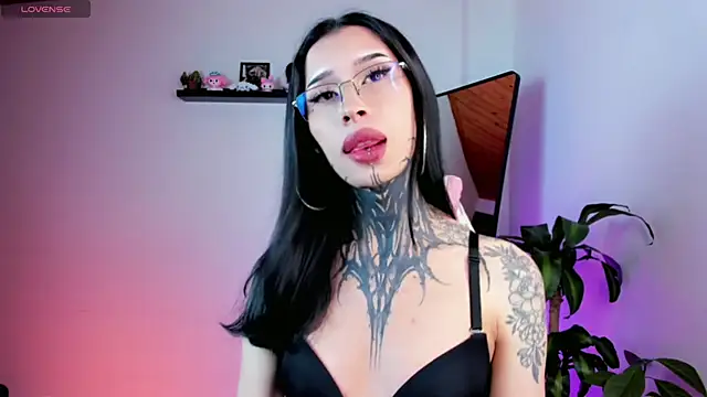 kali_ka_ Show in webcam