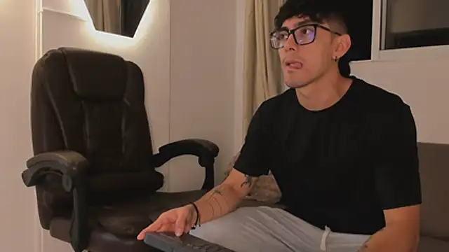 etham_wolf1 live XXX chat