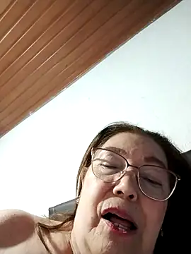 Vicky_Rosse Adlı Modelin Canlı XXX Sohbeti