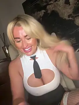 Chat XXX en directo de Carmel_Louise