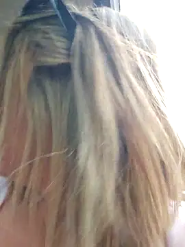 MiraKisss Chat XXX in diretta