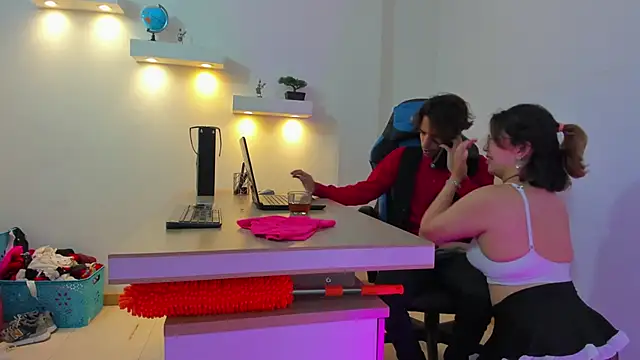 ScaraAndTomy: διαδικτυακό σόου στην κάμερα