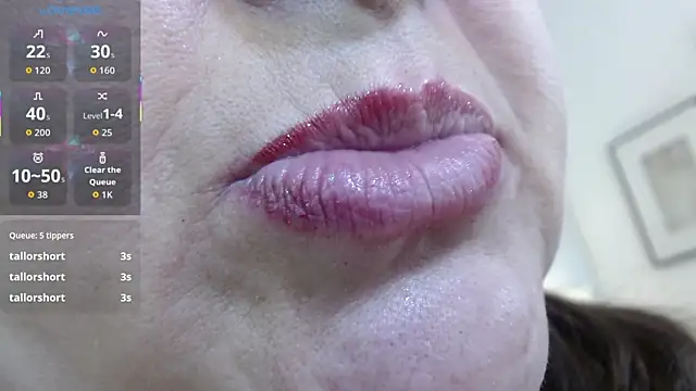 Kerly_Doll Adlı Modelin Canlı XXX Sohbeti