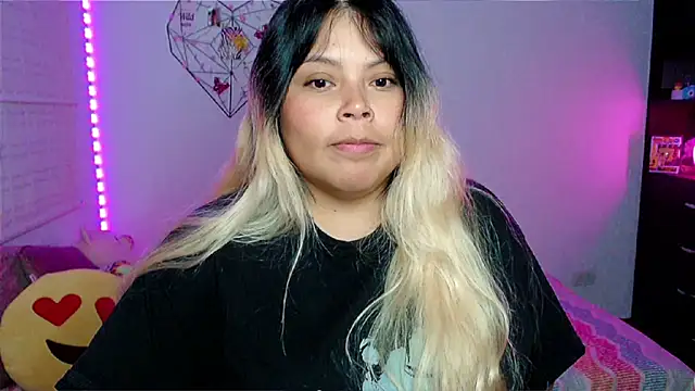 Show modela EllieMoonX na web-kameri