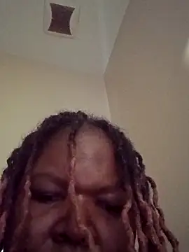 Babygir85: διαδικτυακό σόου στην κάμερα