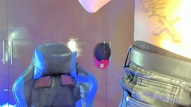 Milo_LatinBoy Chat XXX in diretta