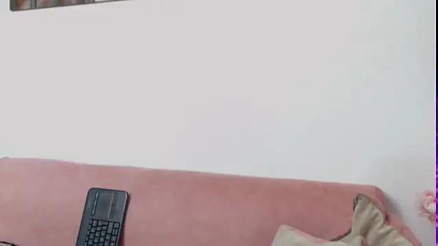 pinky_f00x's Live XXX Chat