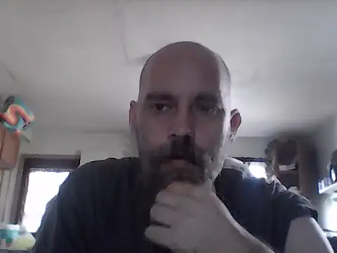 crazyheratic8 Show in webcam