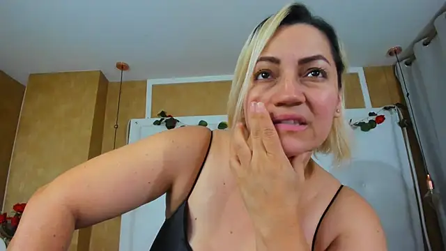 Heidy_milfのライブXXXチャット