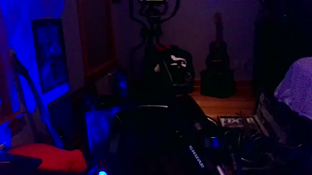 LEVIATHANX666 Adlı Modelin Canlı XXX Sohbeti