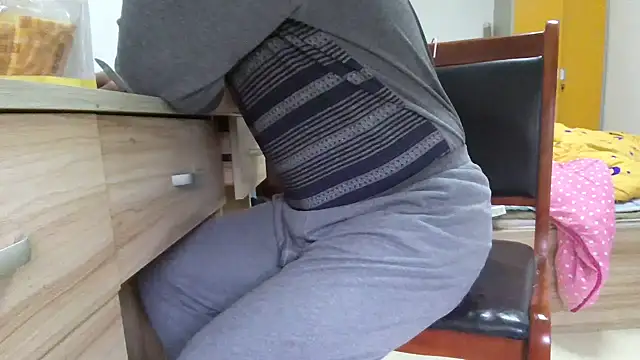 huzi518 Chat XXX in diretta