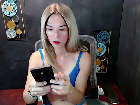 itsme_jaja18: διαδικτυακό σόου στην κάμερα