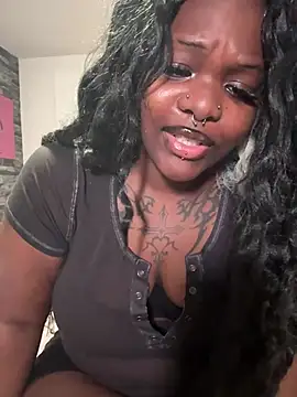 XXX chat uživo modela Nyla_xox