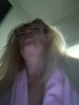 XXX chat uživo modela Divineblond