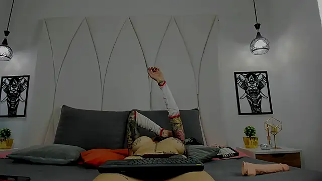 Mia_Reyesjs Chat XXX live