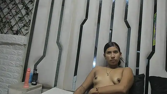 دردشة MilaDivine الجنسية المباشرة