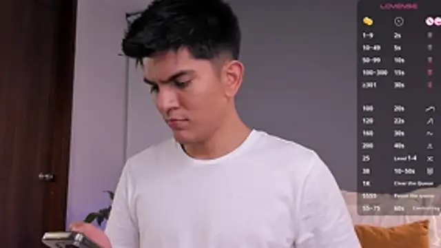 OnlySanttyのライブXXXチャット