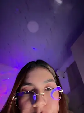 Chat +18 de Eveliin_ruiz ao vivo