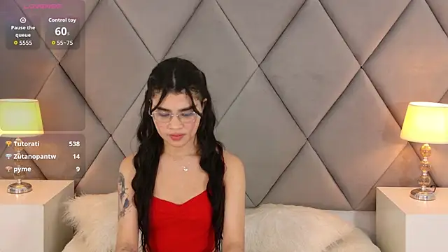 Chat +18 de OliviaDiaz ao vivo