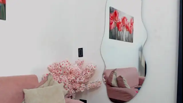 pinky_f00x's Live XXX Chat