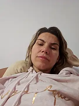 FeliciaKrige: διαδικτυακό σόου στην κάμερα