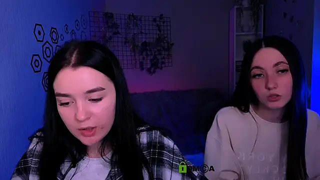 bella_dorn Show in webcam