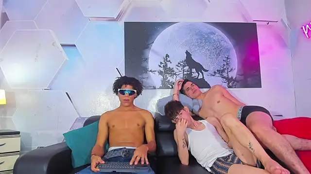 Spicy_guys Show in webcam