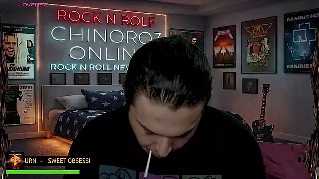 chino_roz: διαδικτυακό σόου στην κάμερα