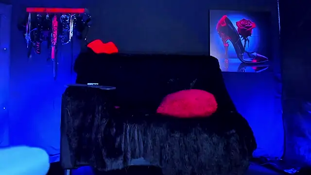 NikkiFlames' Webcam Show