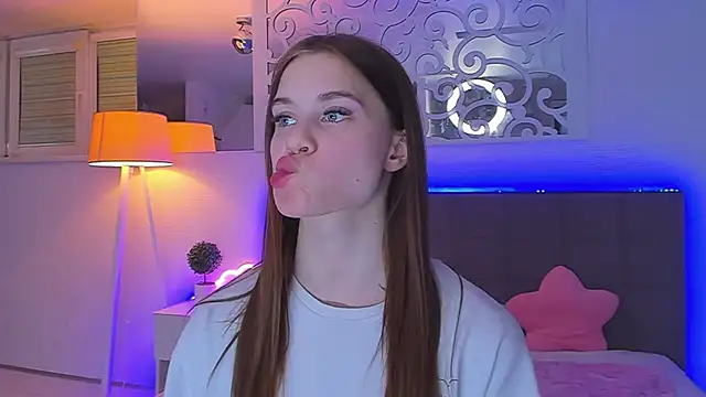 LuisaClover's Live XXX Chat