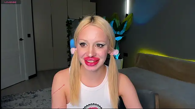 Chat +18 de Luna_Beverly ao vivo