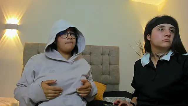 Elisa_n_Emma Show in webcam