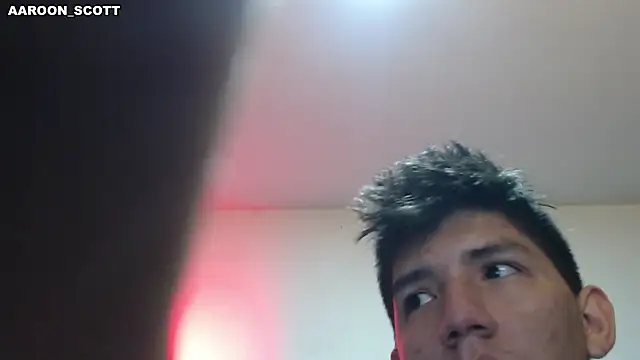AAROON_SCOTT: διαδικτυακό σόου στην κάμερα